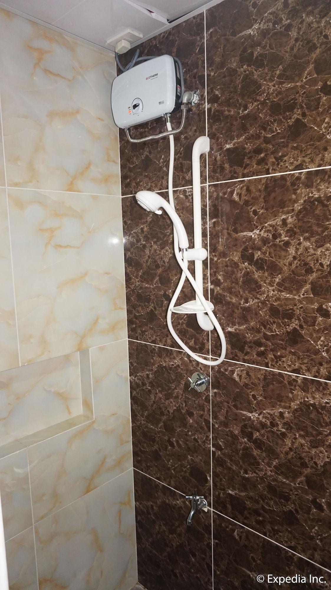 Pacific Park Hotel Кесон Сити Екстериор снимка