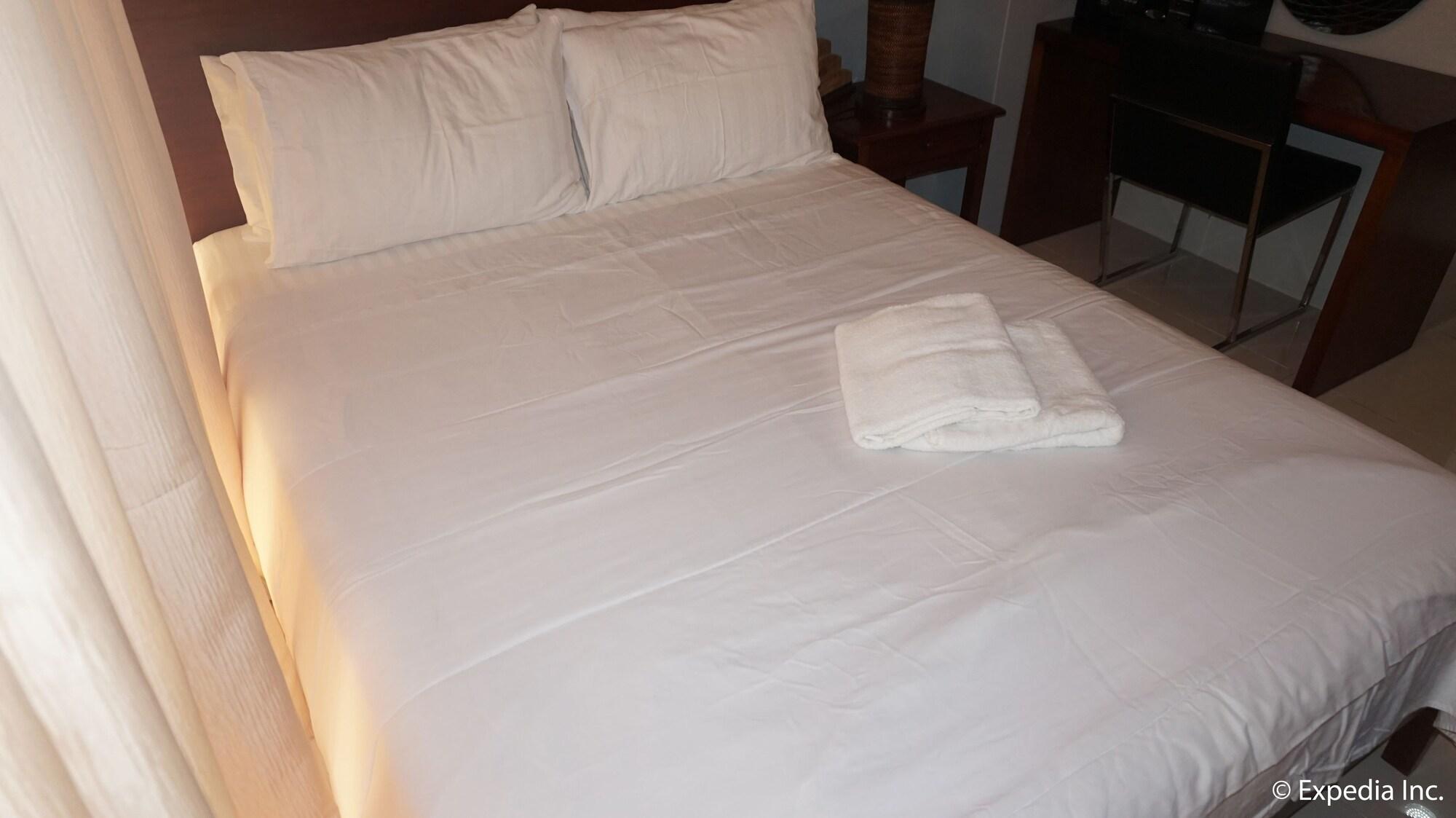 Pacific Park Hotel Кесон Сити Екстериор снимка
