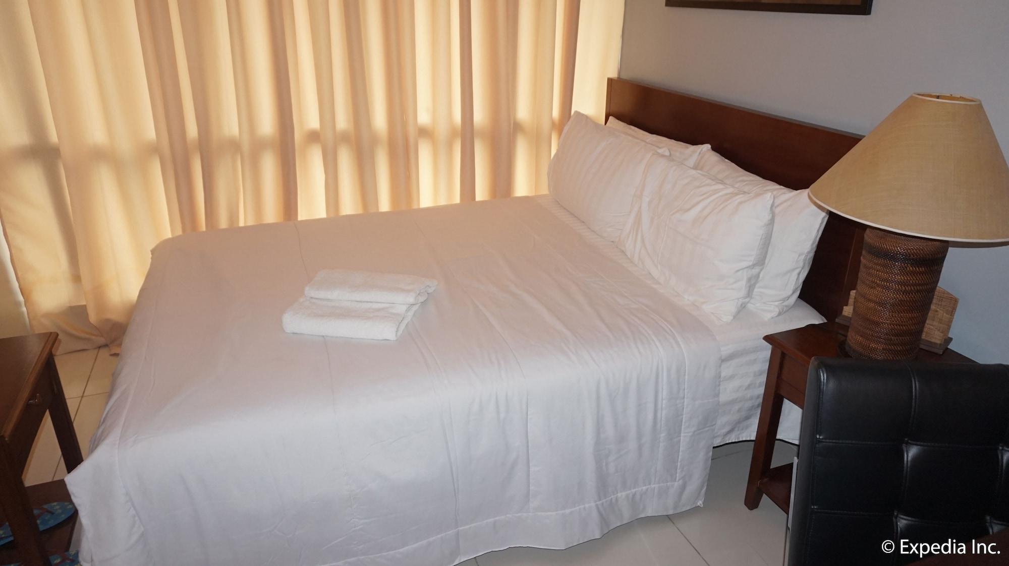 Pacific Park Hotel Кесон Сити Екстериор снимка