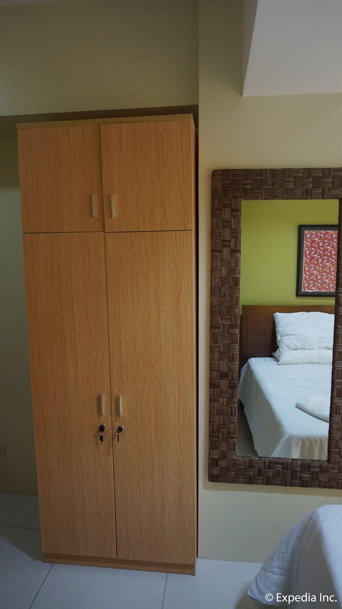 Pacific Park Hotel Кесон Сити Екстериор снимка