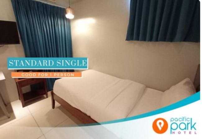 Pacific Park Hotel Кесон Сити Екстериор снимка