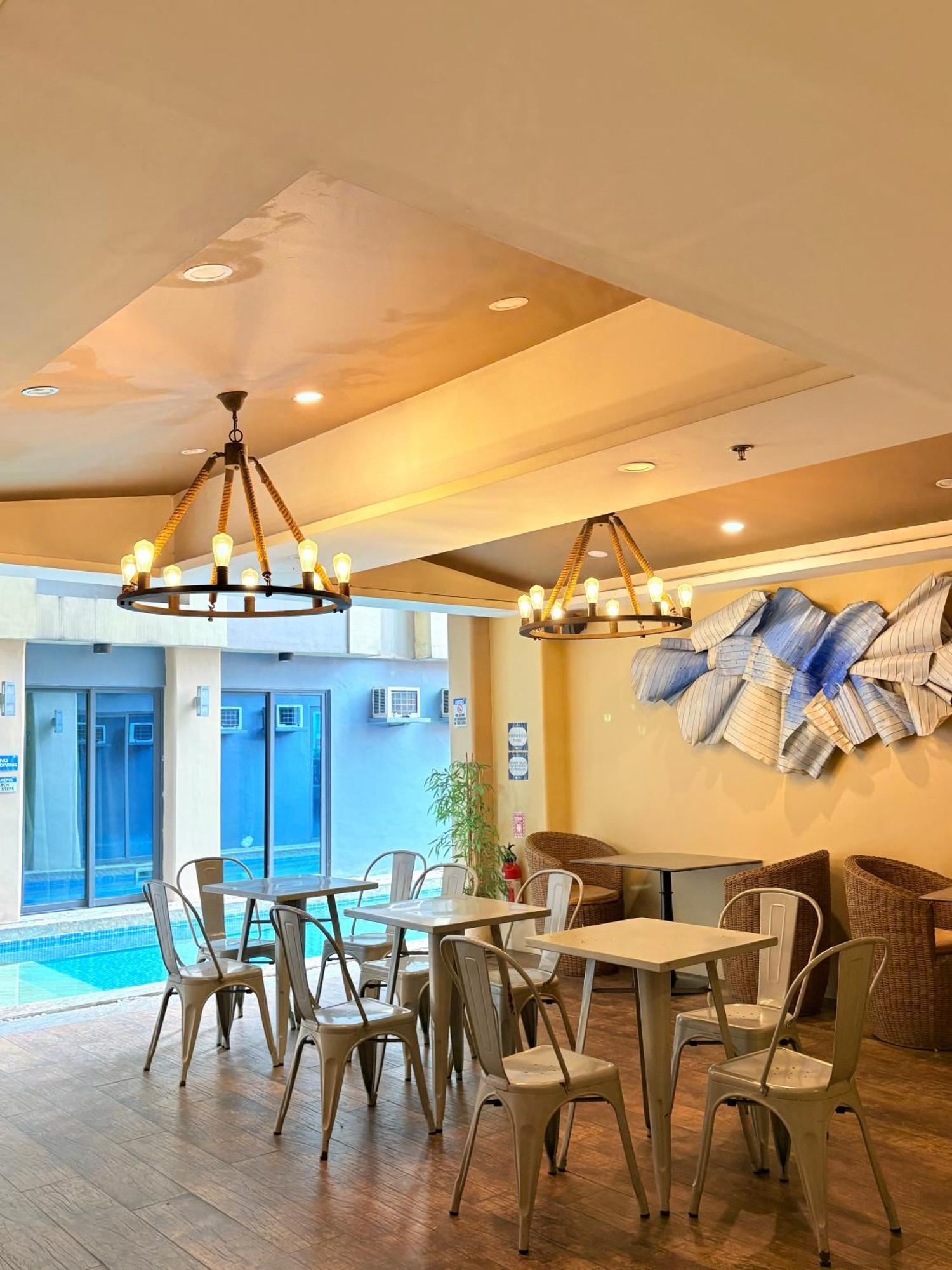 Pacific Park Hotel Кесон Сити Екстериор снимка