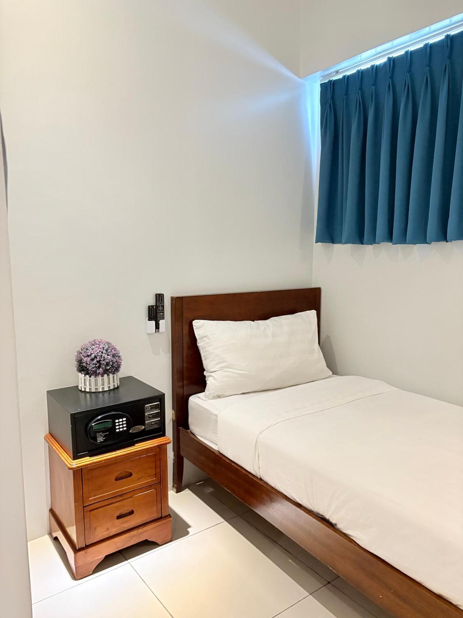 Pacific Park Hotel Кесон Сити Екстериор снимка