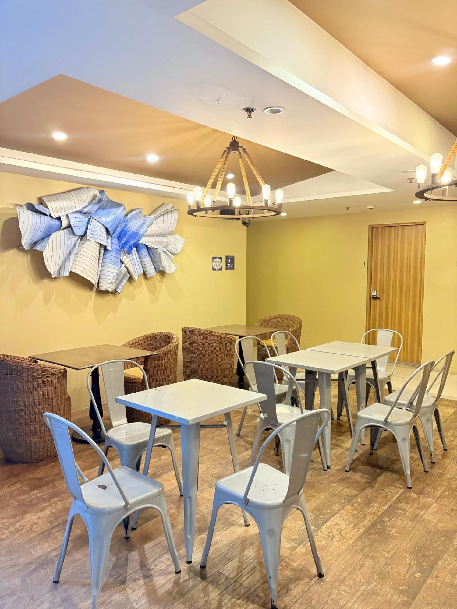 Pacific Park Hotel Кесон Сити Екстериор снимка