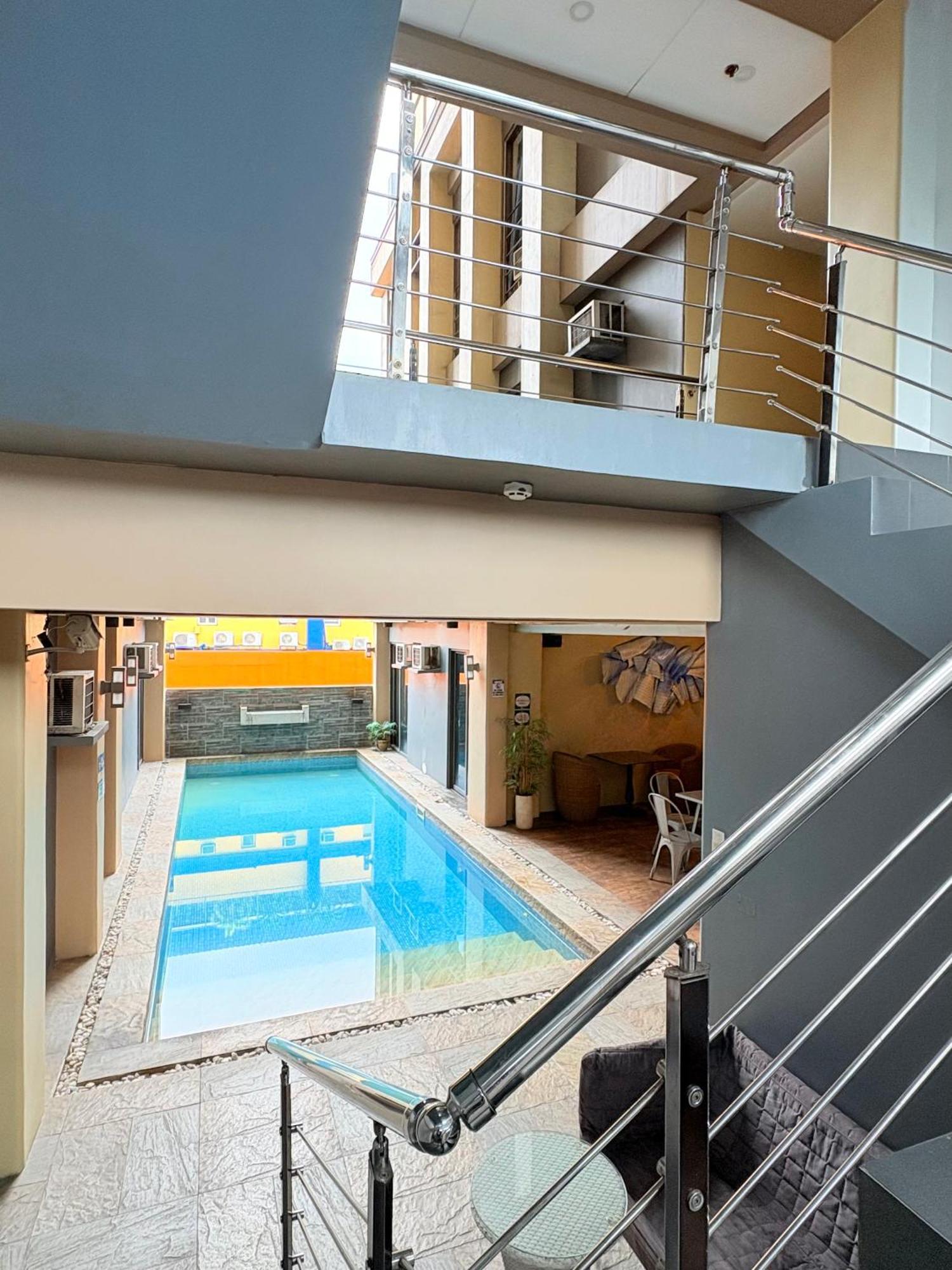 Pacific Park Hotel Кесон Сити Екстериор снимка