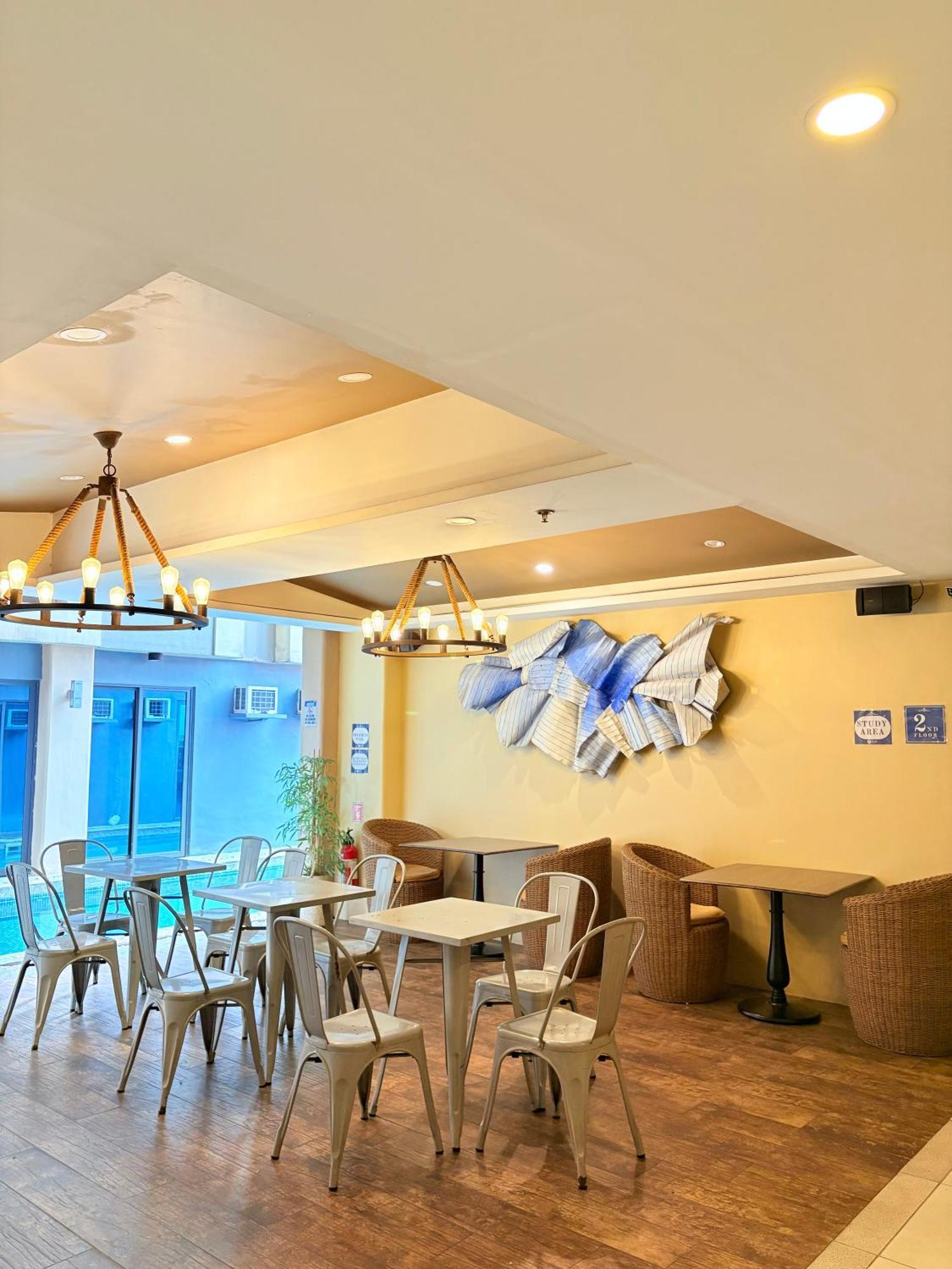 Pacific Park Hotel Кесон Сити Екстериор снимка