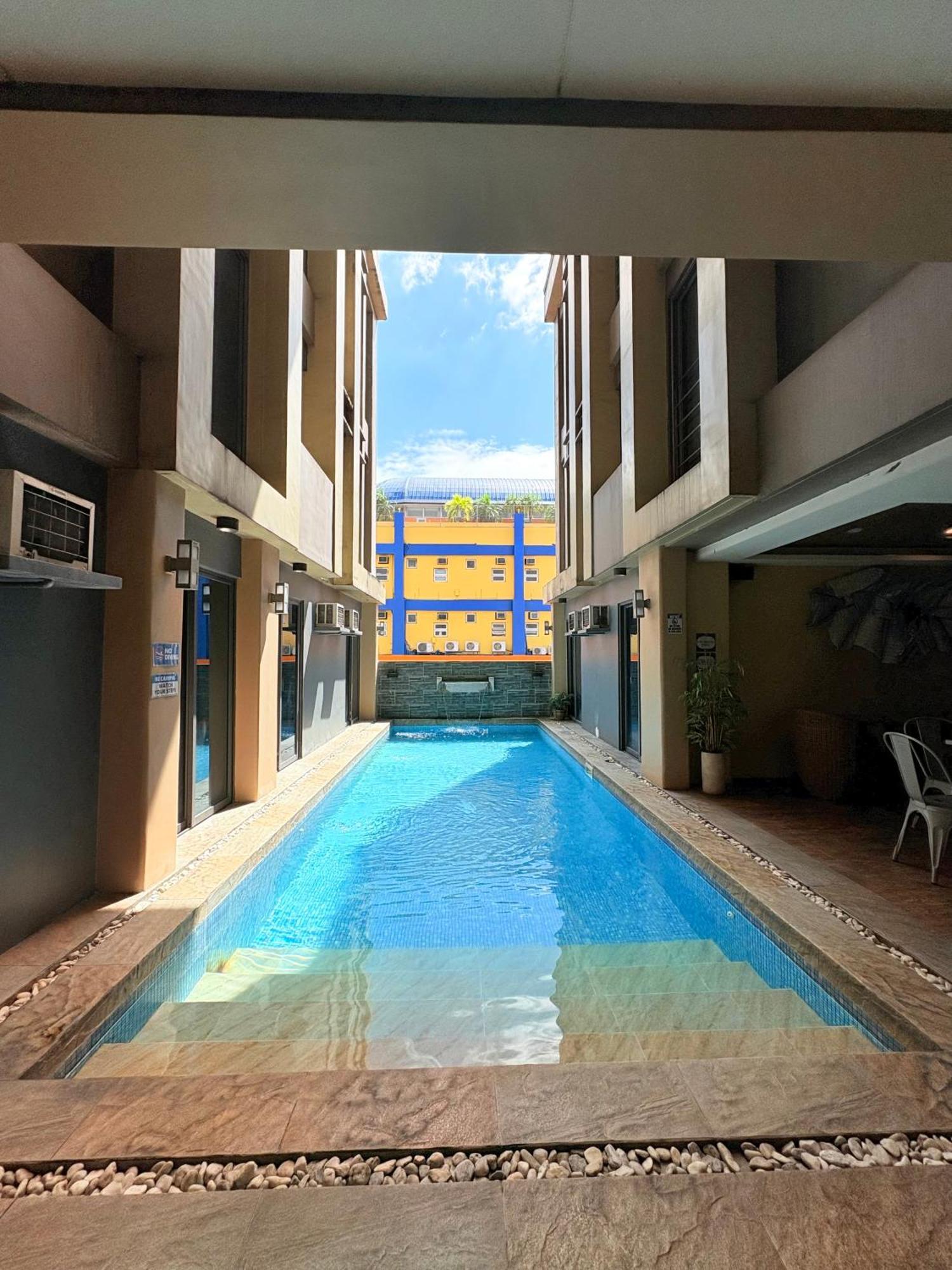 Pacific Park Hotel Кесон Сити Екстериор снимка