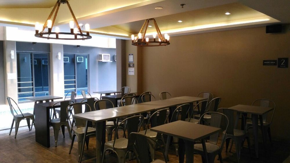 Pacific Park Hotel Кесон Сити Екстериор снимка
