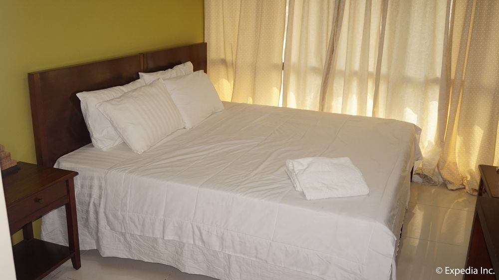 Pacific Park Hotel Кесон Сити Екстериор снимка