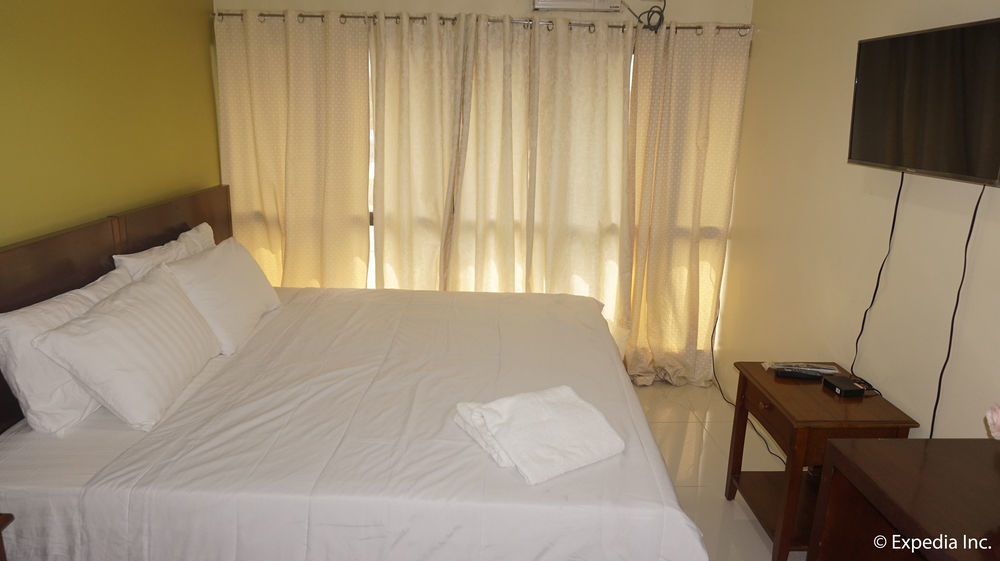 Pacific Park Hotel Кесон Сити Екстериор снимка